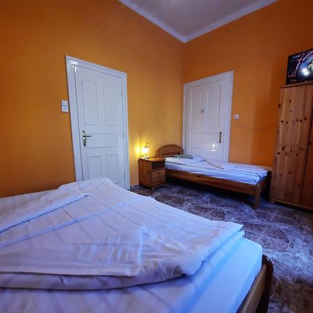 Gloria Apartman Дьюла Экстерьер фото