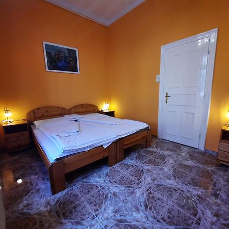 Gloria Apartman Дьюла Экстерьер фото