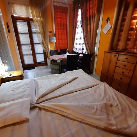 Gloria Apartman Дьюла Экстерьер фото