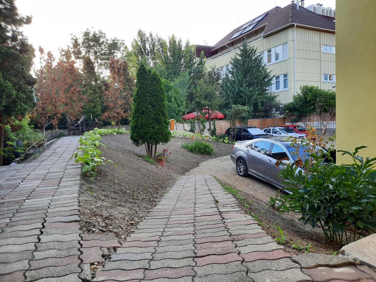 Gloria Apartman Дьюла Экстерьер фото