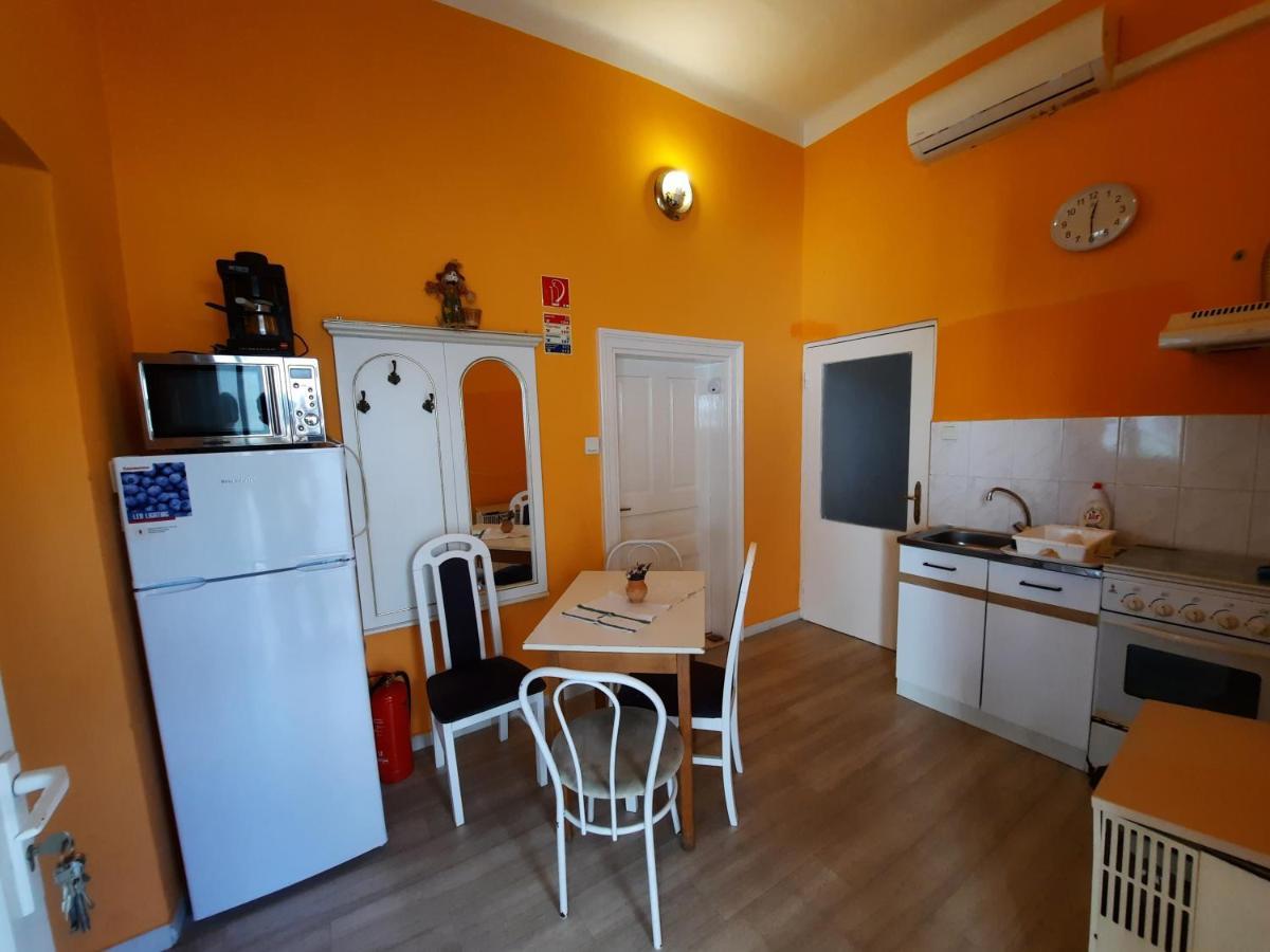 Gloria Apartman Дьюла Экстерьер фото
