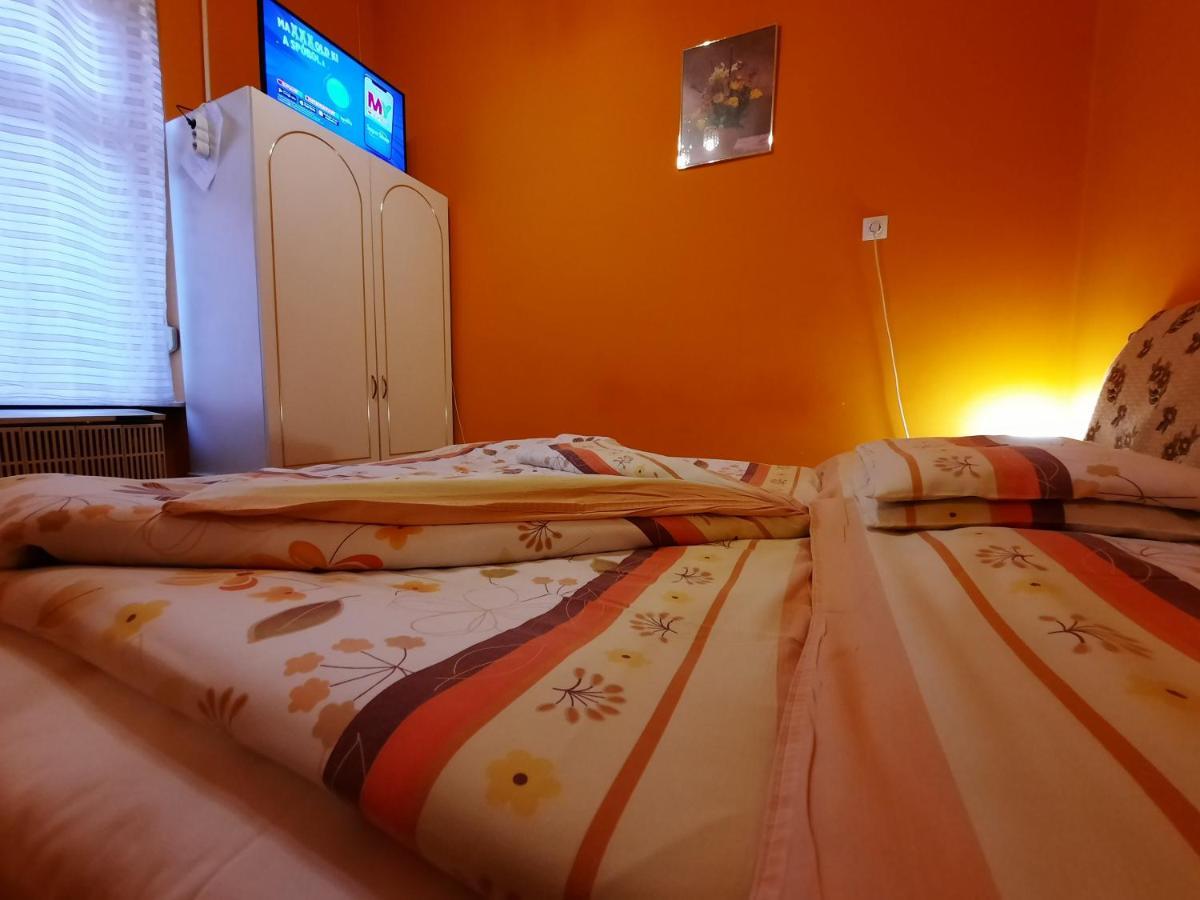 Gloria Apartman Дьюла Экстерьер фото