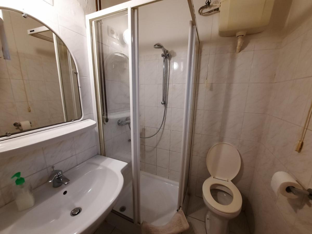 Gloria Apartman Дьюла Экстерьер фото