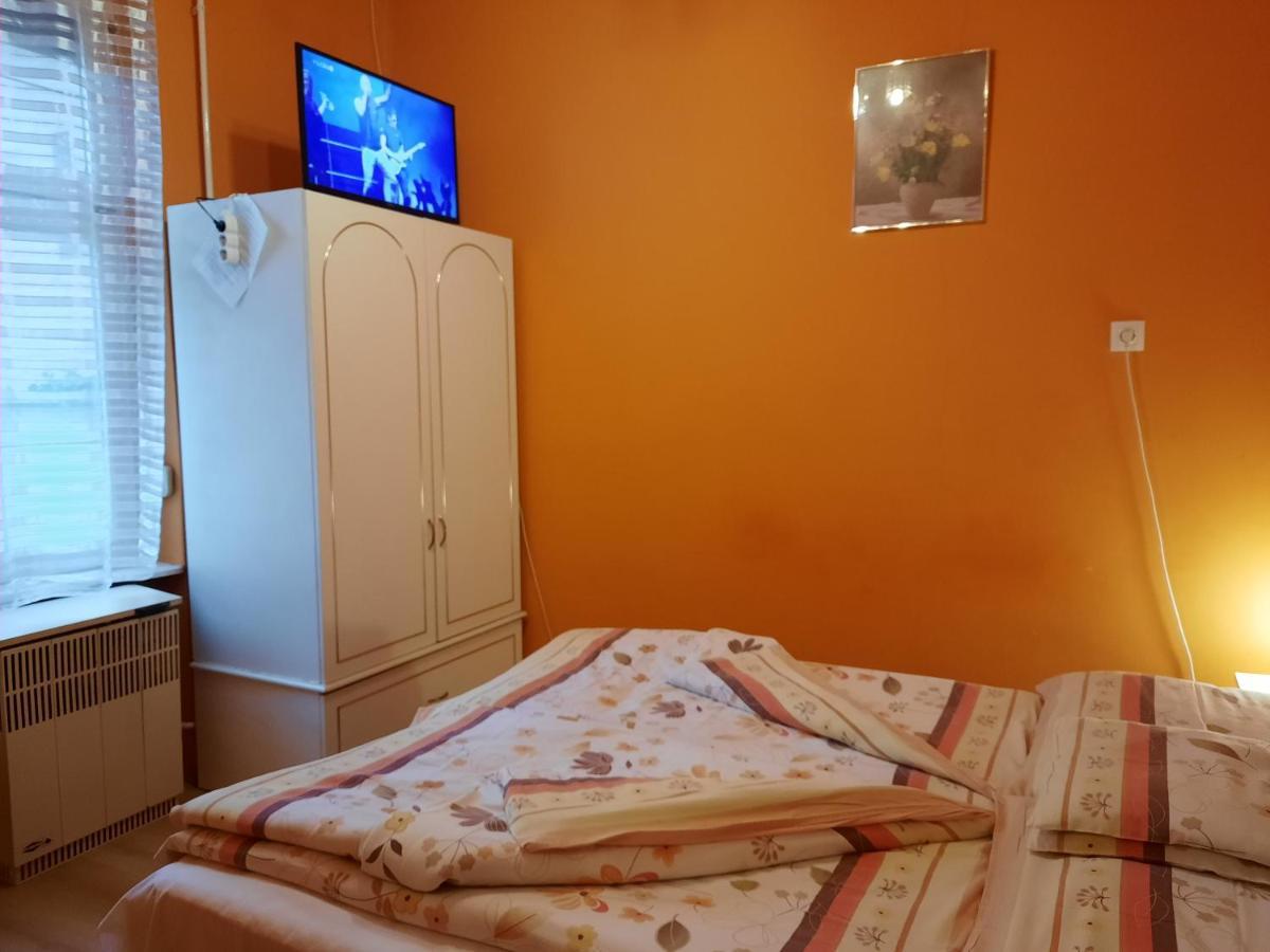 Gloria Apartman Дьюла Экстерьер фото