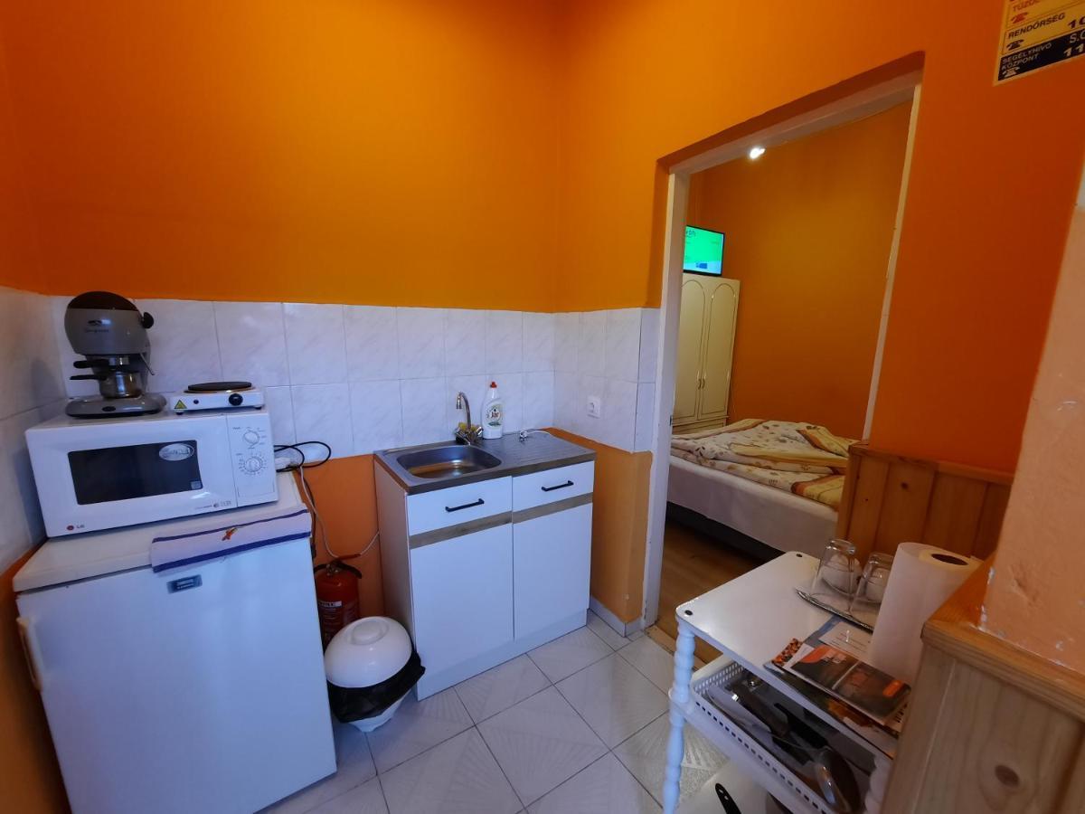 Gloria Apartman Дьюла Экстерьер фото