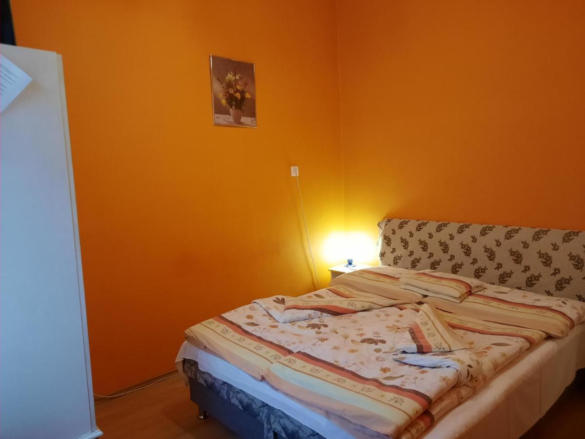 Gloria Apartman Дьюла Экстерьер фото