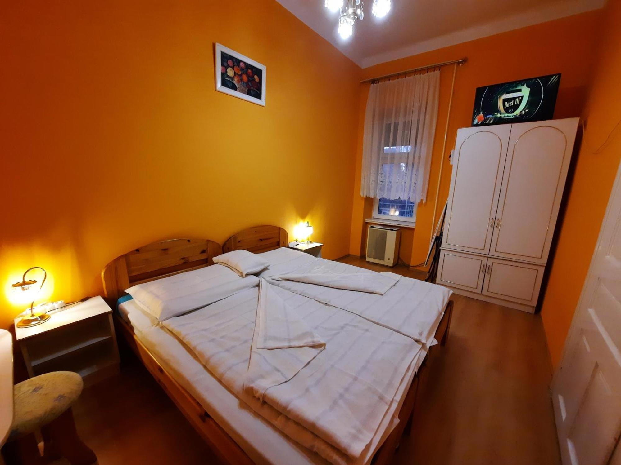 Gloria Apartman Дьюла Экстерьер фото