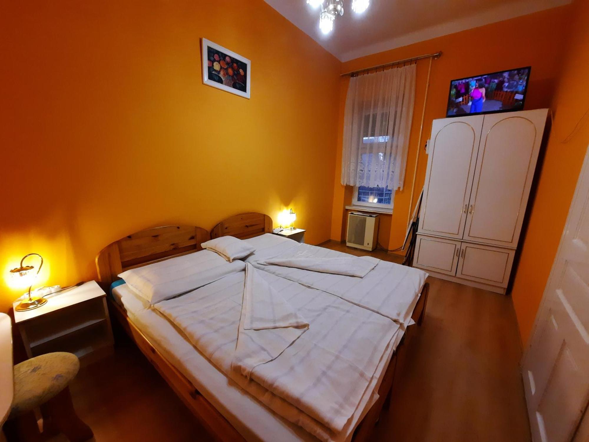 Gloria Apartman Дьюла Экстерьер фото