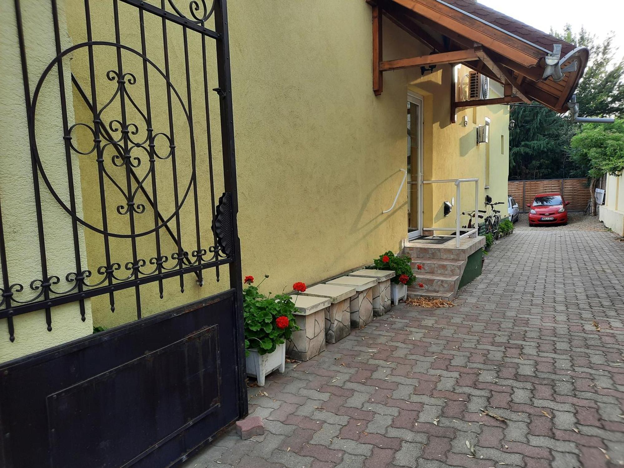 Gloria Apartman Дьюла Номер фото