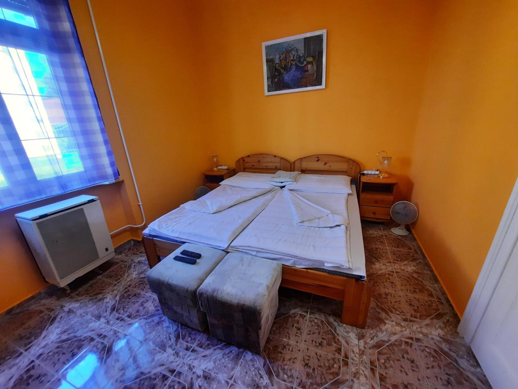 Gloria Apartman Дьюла Экстерьер фото