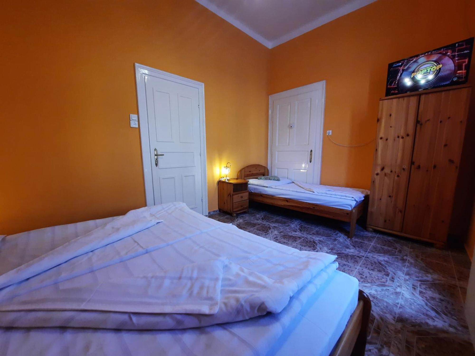 Gloria Apartman Дьюла Экстерьер фото