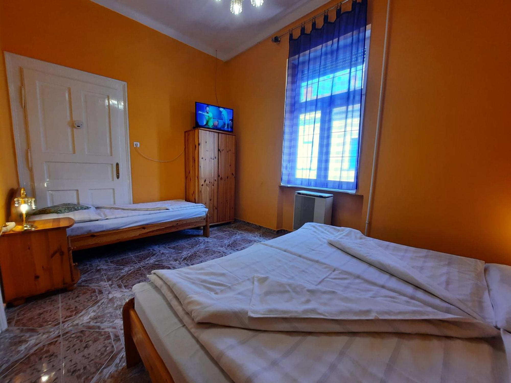 Gloria Apartman Дьюла Экстерьер фото