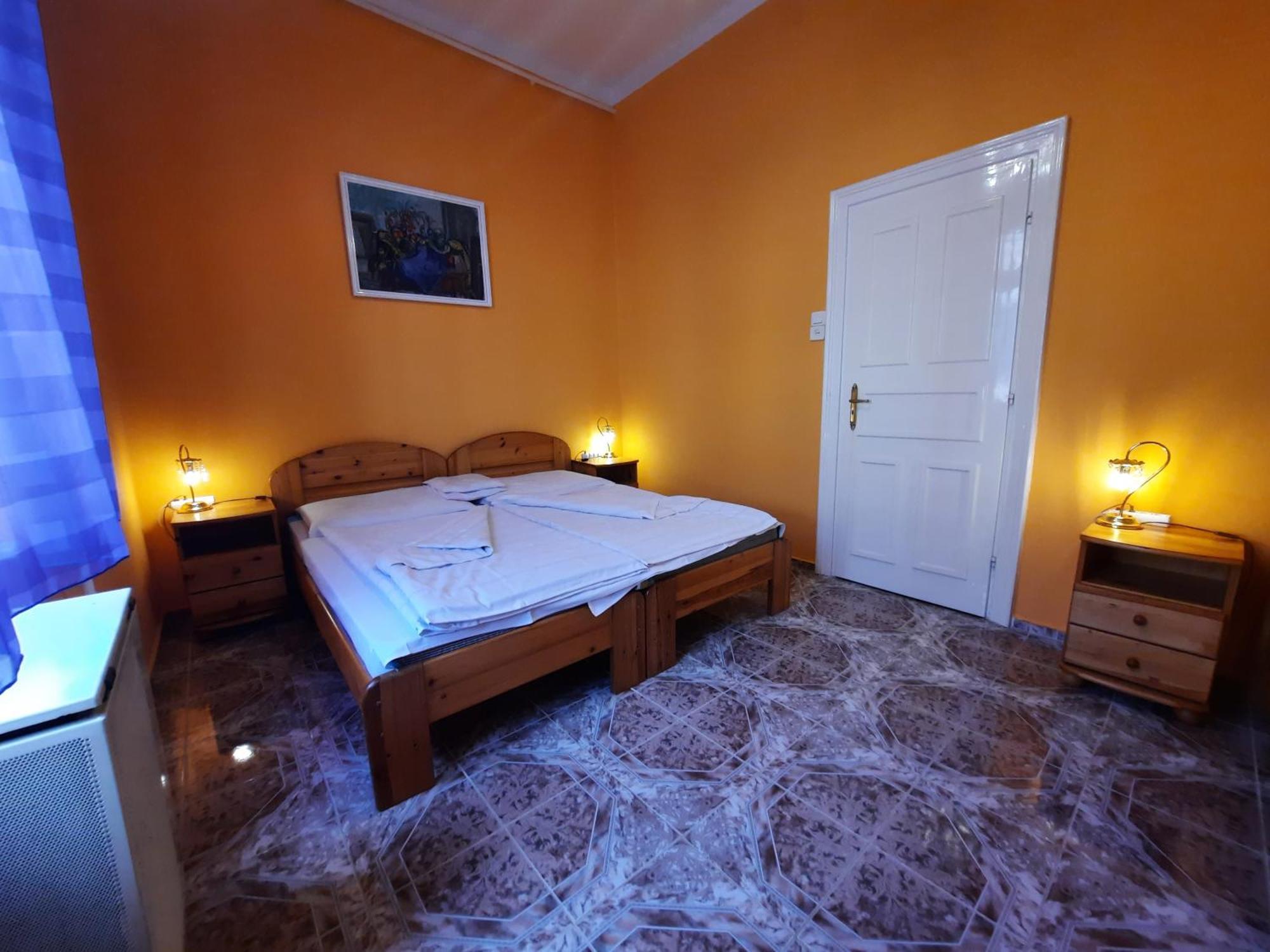 Gloria Apartman Дьюла Экстерьер фото